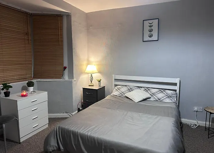 Come & Stay With Free Breakfast And Driveway Parking