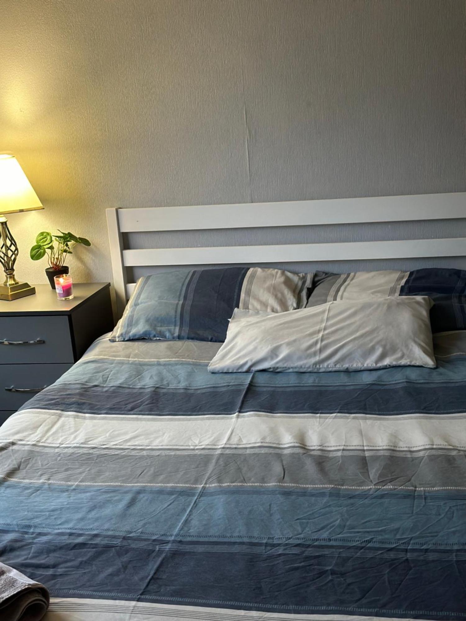 & With Free Breakfast And Driveway Parking Accommodatie bij particulieren *