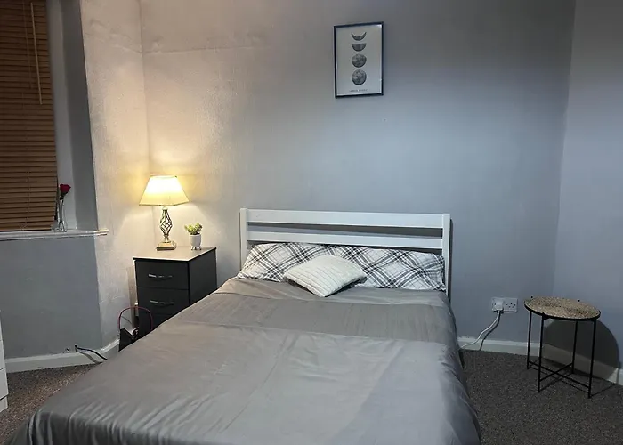 Come & Stay With Free Breakfast And Driveway Parking