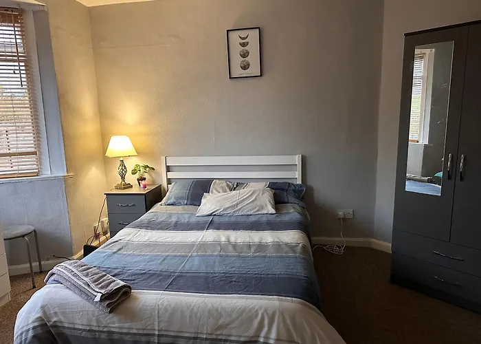 Come & Stay With Free Breakfast And Driveway Parking